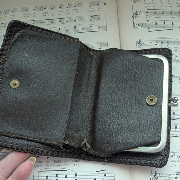 Handcrafted Brown Leather Wallet Hand Tooled - Picture 4 of 6